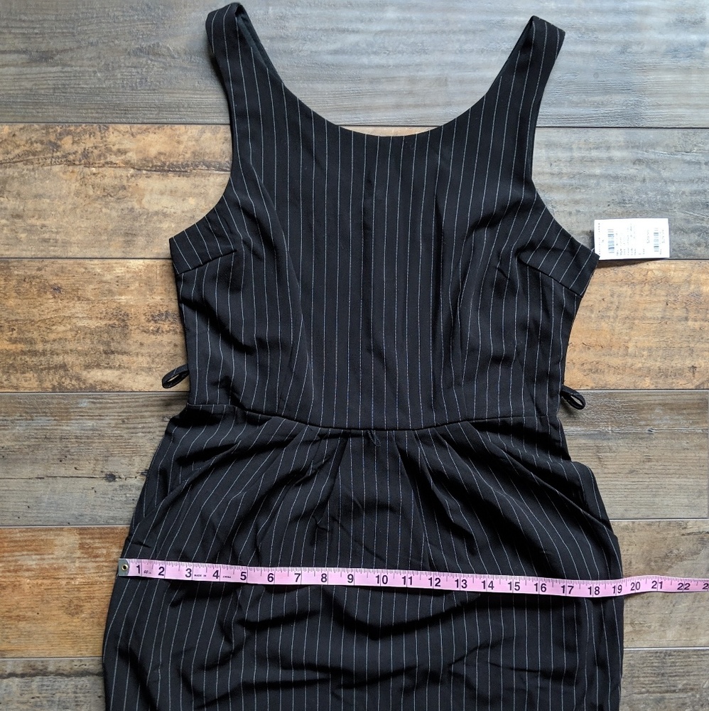 Dress with belt - Picture 8 of 8